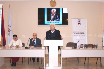 Հովիկ Հովեյանի «Սառցե անապատ» անգլերեն ժողովածուի շնորհանդեսը Content_image